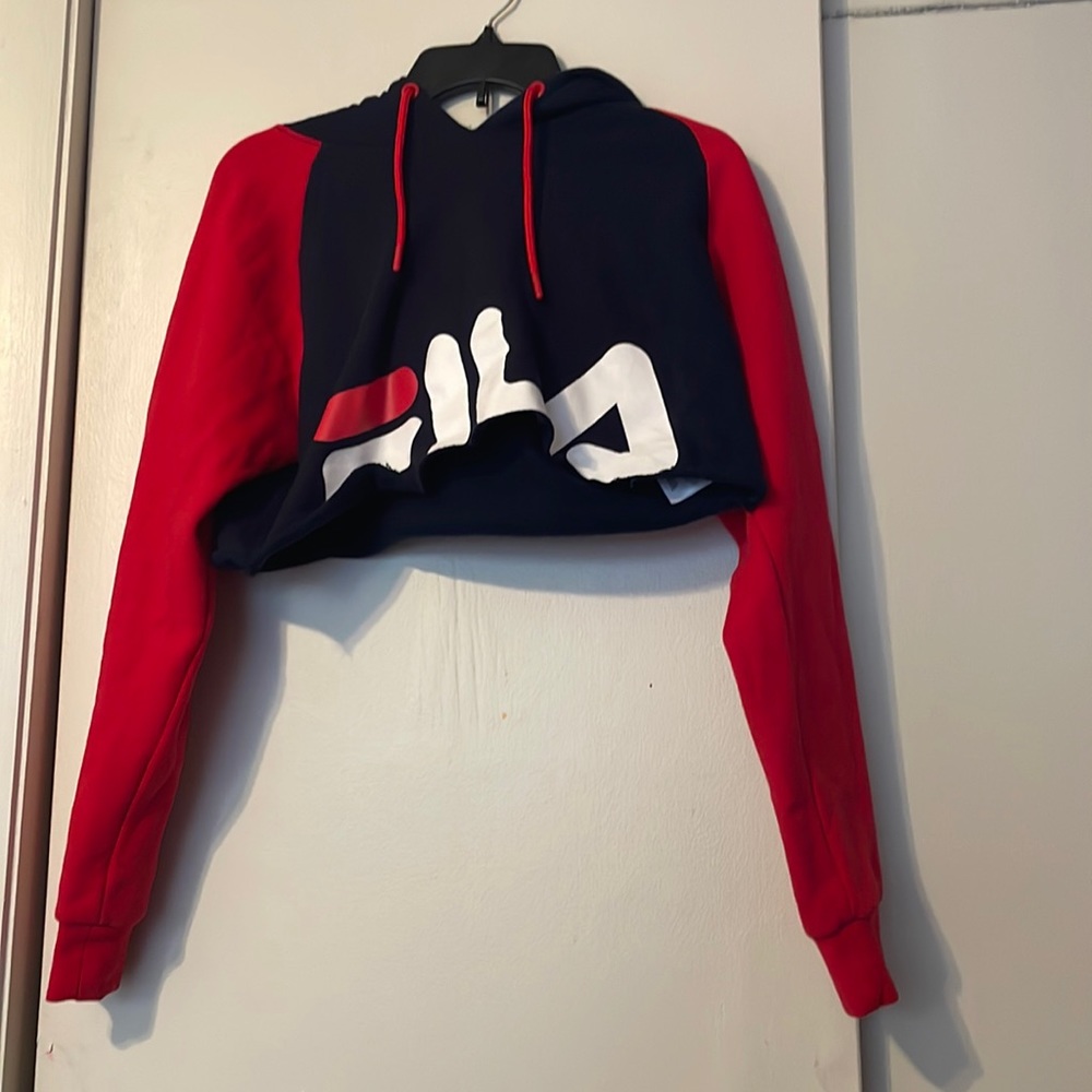 Fila cropped sweatshirt with hood. Size M.